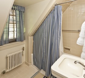 Colonial Houses, an official Colonial Williamsburg Hotel