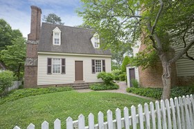 Colonial Houses, an official Colonial Williamsburg Hotel
