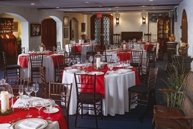 Colonial Houses, an official Colonial Williamsburg Hotel