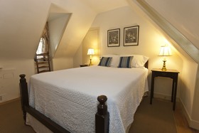 Colonial Houses, an official Colonial Williamsburg Hotel