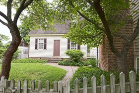 Colonial Houses, an official Colonial Williamsburg Hotel