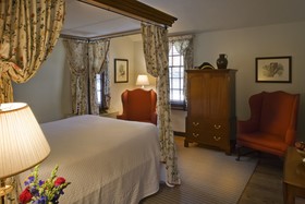 Colonial Houses, an official Colonial Williamsburg Hotel
