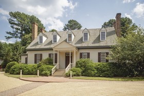 Colonial Houses, an official Colonial Williamsburg Hotel