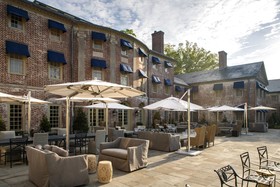Colonial Houses, an official Colonial Williamsburg Hotel