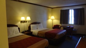 Econo Lodge Colonial