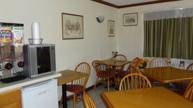 Econo Lodge Colonial