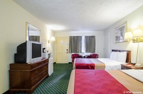 Econo Lodge Colonial