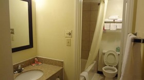 Econo Lodge Colonial