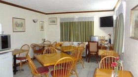 Econo Lodge Colonial