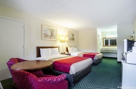 Econo Lodge Colonial