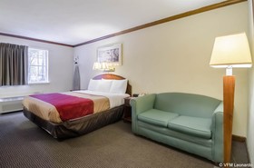 Econo Lodge Colonial