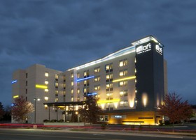 La Quinta Inn & Suites by Wyndham Winchester