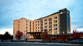 La Quinta Inn & Suites by Wyndham Winchester
