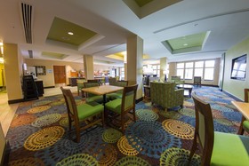 Holiday Inn Express & Suites Winchester