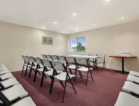 Days Inn by Wyndham Auburn