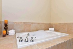 La Quinta Inn & Suites by Wyndham Auburn