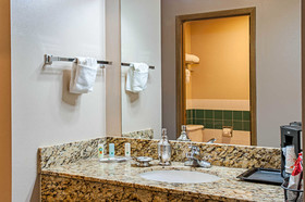Comfort Inn & Suites Pacific - Auburn