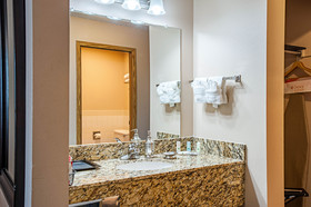 Comfort Inn & Suites Pacific - Auburn