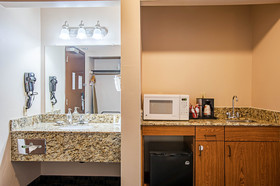 Comfort Inn & Suites Pacific - Auburn