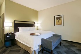 Hampton Inn & Suites Bellevue Downtown Seattle