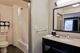 Hampton Inn & Suites Bellevue Downtown Seattle