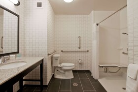 Hampton Inn & Suites Bellevue Downtown Seattle