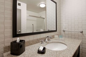 Hampton Inn & Suites Bellevue Downtown Seattle