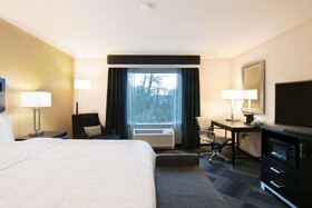 Hampton Inn & Suites Bellevue Downtown Seattle