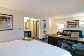 Hampton Inn & Suites Bellevue Downtown Seattle