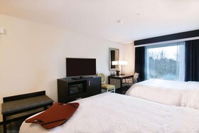 Hampton Inn & Suites Bellevue Downtown Seattle