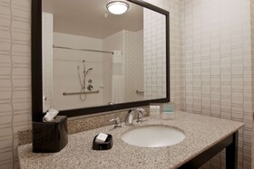 Hampton Inn & Suites Bellevue Downtown Seattle