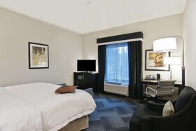 Hampton Inn & Suites Bellevue Downtown Seattle