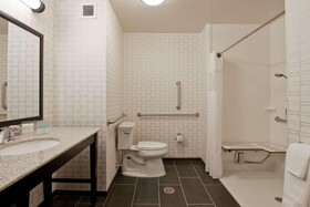 Hampton Inn & Suites Bellevue Downtown Seattle