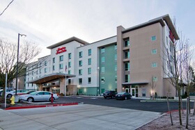 Hampton Inn & Suites Bellevue Downtown Seattle