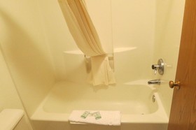 Bay City Motor Inn