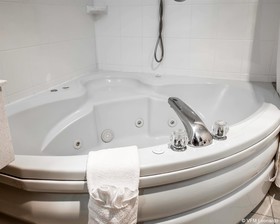 Quality Inn Grand Suites
