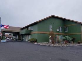 RiverTree Inn & Suites