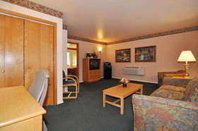 RiverTree Inn & Suites