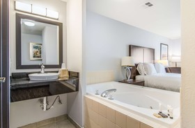 Red Lion Inn & Suites Des Moines