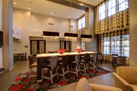 Hampton Inn & Suites DuPont