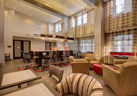 Hampton Inn & Suites DuPont
