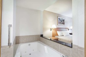 Econo Lodge Edmonds North Seattle