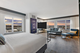 Hotel Indigo Everett Waterfront Place