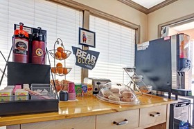 Travelodge by Wyndham Everett City Center