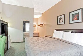 Days Inn by Wyndham Federal Way