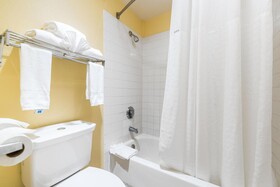 Days Inn by Wyndham Federal Way