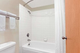 Days Inn by Wyndham Federal Way