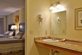 Harbor Inn