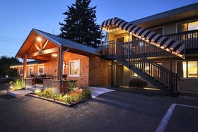 Harbor Inn