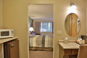 Harbor Inn
